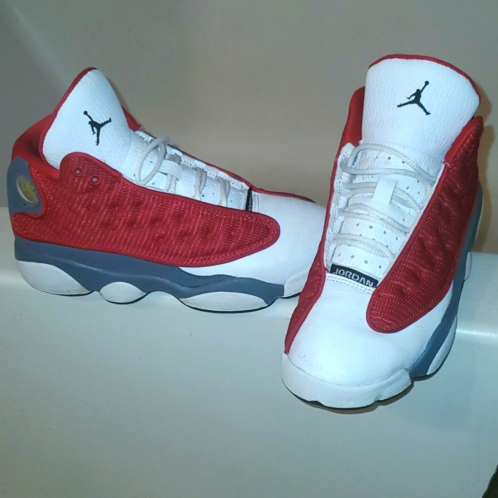 Jordan's kids 2.5 red,grey, white